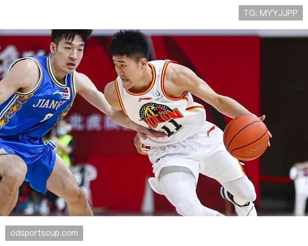 篮球替补席管理规则解析:何时球员可以进入球场? 篮球替补席管理规则解析:何时球员可以进入球场?